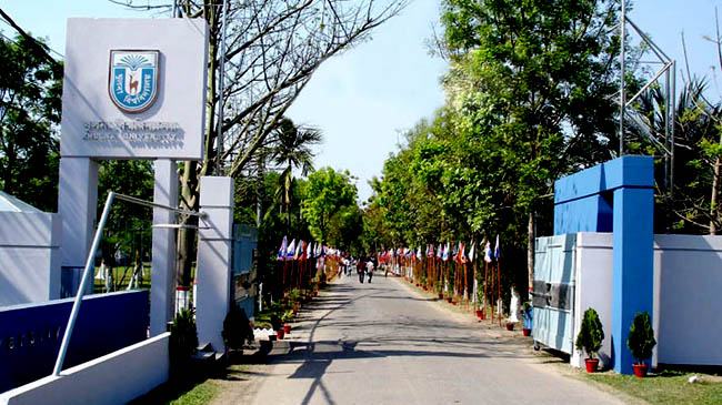 অবস্থান কর্মসূচীর মাধ্যমে বছর শুরু করলো খুবি শিক্ষার্থীরা