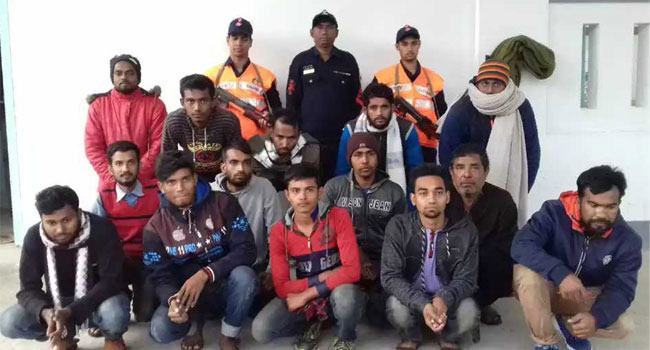 বঙ্গোপসাগরের ডুবোচরে আটকাপড়া জাহাজ থেকে ১৪ নাবিক ও ক্রু উদ্ধার