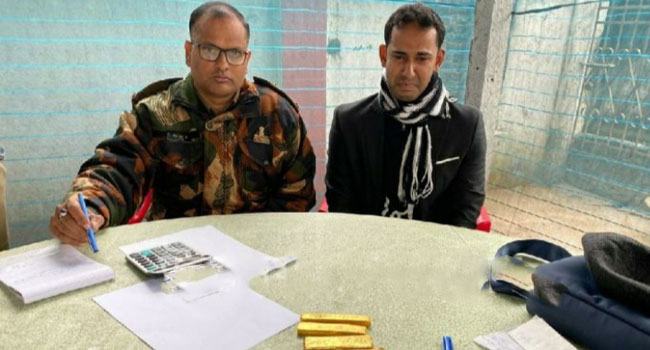 বুড়িমারী স্থলবন্দরের ওপারে কোটি টাকার স্বর্ণসহ বাংলাদেশী আটক