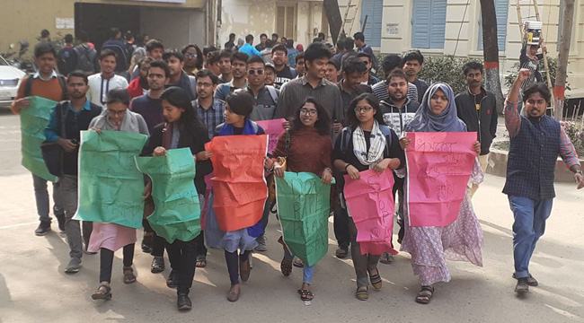 ধর্ষকের শাস্তির দাবিতে উত্তাল জবি