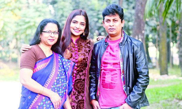 ‘তোমার নদীটি’তে তারা তিনজন