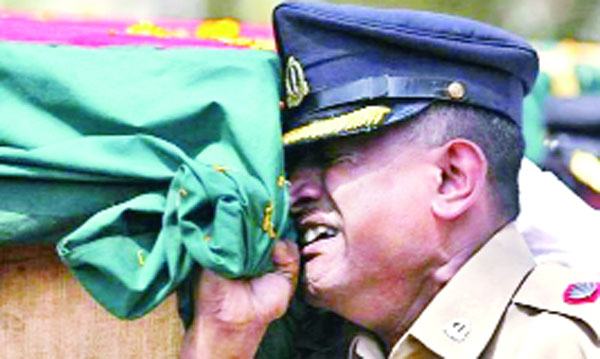 পেছনের ঘটনা উদঘাটন করুন