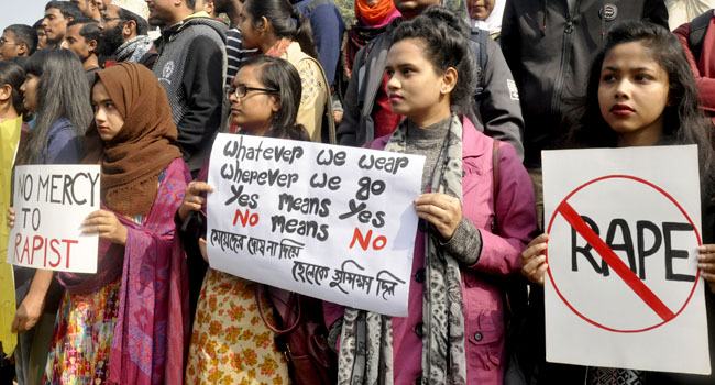 ঢাবিতে ছাত্রী ধর্ষণের ঘটনায়  ধর্ষকের সর্বোচ্চ শাস্তি দাবি