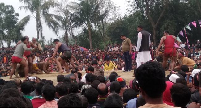 যশোরে ঐতিহ্যবাহী কাবাডি খেলায় হাজারো মানুষ