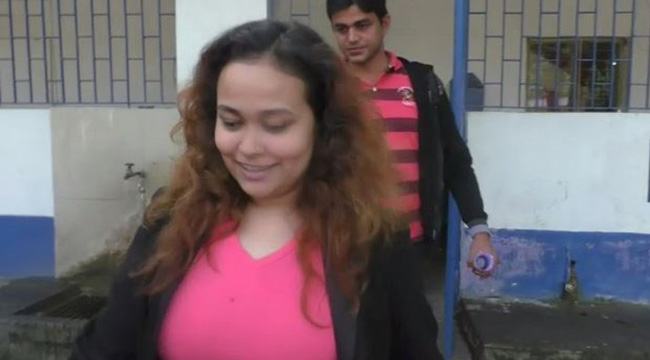 মাঝ আকাশে বিমানে তরুণীর কাণ্ড!