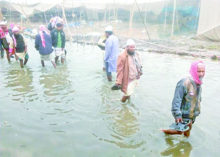 আখেরি মুনাজাত শেষ না হতেই ড্রেনের পানিতে তলিয়ে গেল ইজতেমা ময়দান