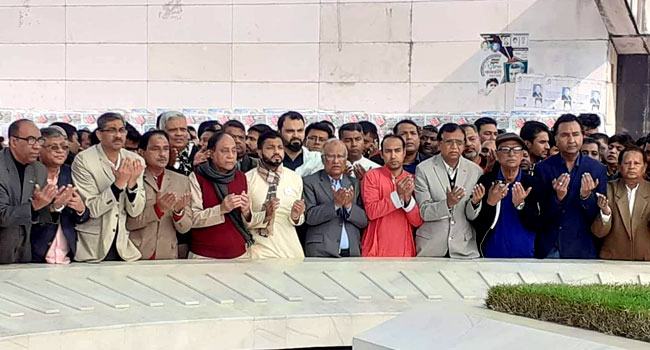 জিয়ার মাজার জিয়ারত করে প্রচারণায় ইশরাক-তাবিথ