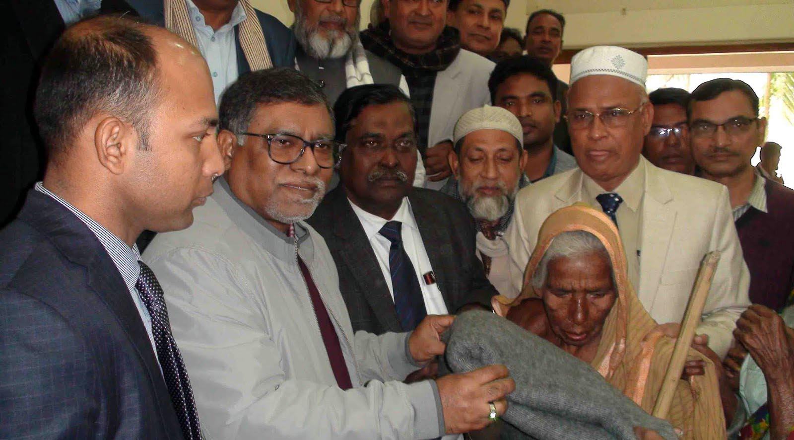 ‘দেশের মানুষ এখন আর না খেয়ে থাকে না’