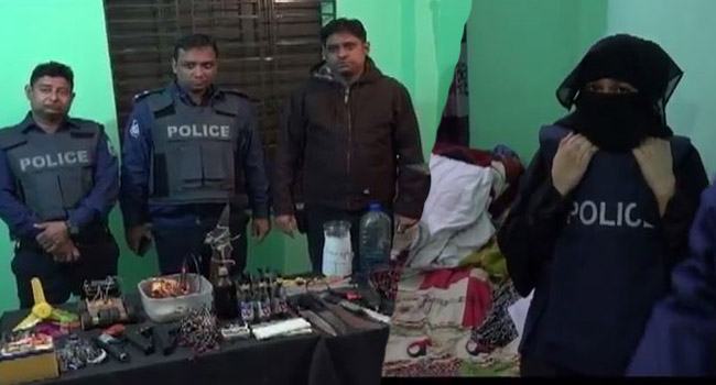 আশুলিয়ায় বোমা-ড্রোন তৈরির সরঞ্জামসহ নব্য জেএমবি’র আইটি প্রধানের স্ত্রী আটক