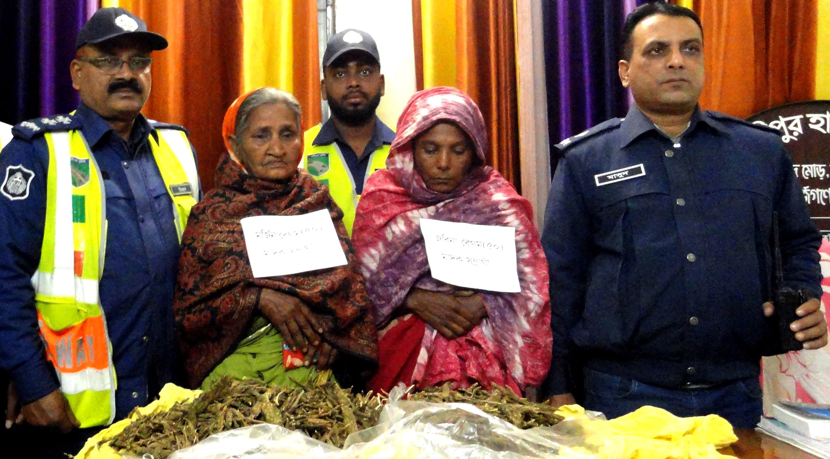 রাজবাড়ীতে গাঁজাসহ দুই নারী মাদক কারবারি আটক