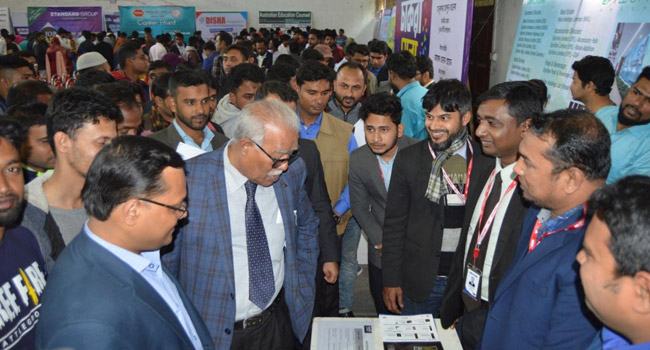 চাকরি মেলায় প্রার্থীদের ঢল, আড়াই শ' চাকরির সুযোগ