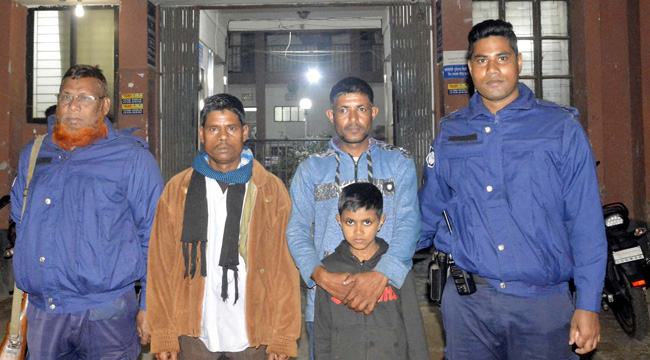 হারানো শিশুকে ২০ দিন পর ফিরে পেলেন বাবা