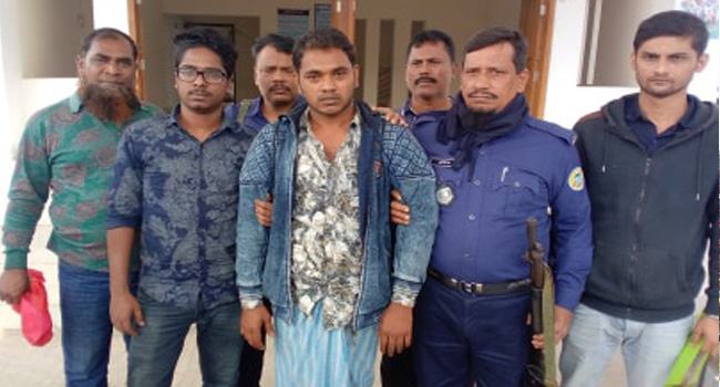 মাদকাসক্ত ছেলেকে পুলিশে দিলেন বাবা-মা