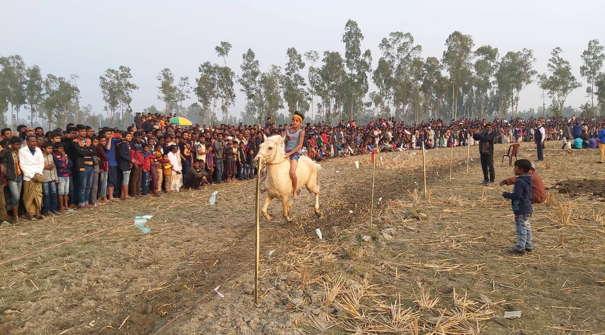রংপুরে ঘোড়দৌড় প্রতিযোগিতা