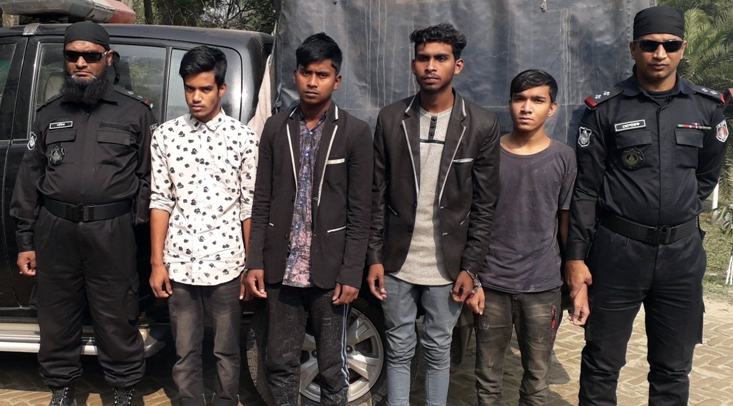 জন্মদিনের অনুষ্ঠানে ডেকে নিয়ে স্কুল ছাত্রীকে গণধর্ষণ, চার বন্ধু গ্রেফতার