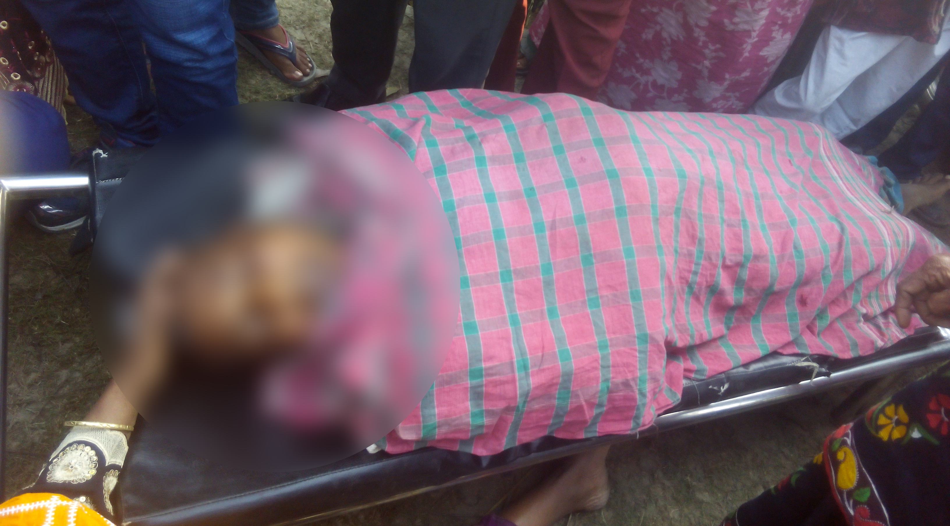 পুলিশের ধাওয়া খেয়ে মাহেন্দ্র উল্টে চালক নিহত