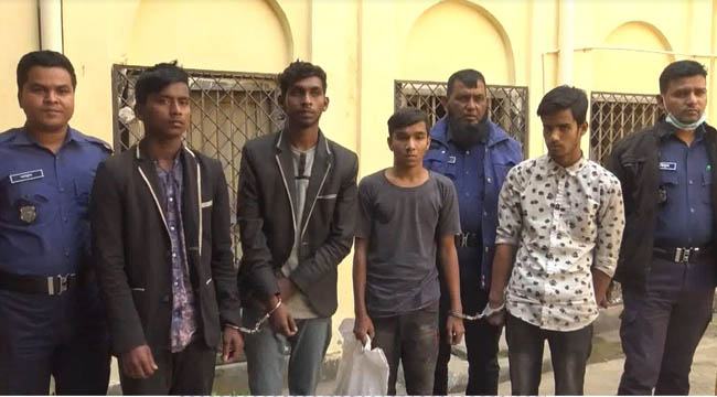 স্কুল ছাত্রীকে ধর্ষণের পর ফেসবুকে স্বীকারোক্তি : সেই ৪ বন্ধু রিমান্ডে