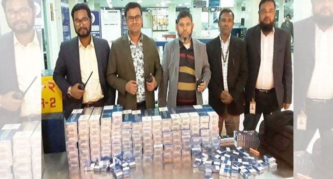 শাহ আমানত বিমানবন্দরে ৫৩৬ কার্টন সিগারেট জব্দ
