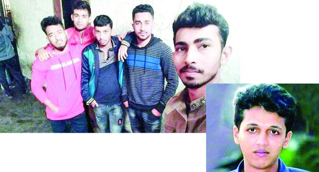কোর্টহাজতে আসামিদের গ্রুপ সেলফি ভাইরাল