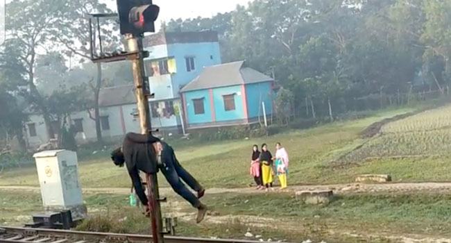 সিগন্যাল খুঁটির সাথে ধাক্কায় চলন্ত ট্রেনের যাত্রী নিহত