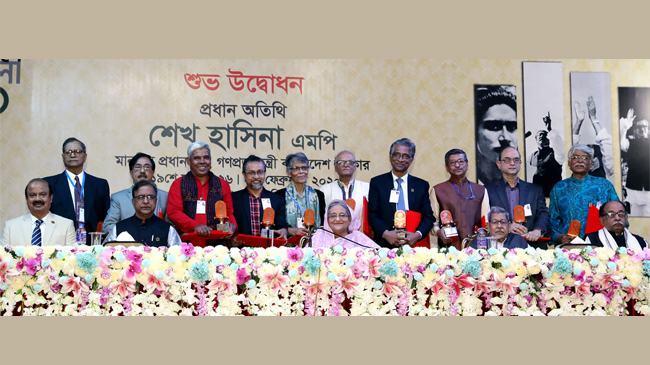বাংলা একাডেমী সাহিত্য পুরষ্কার পেলেন দশ কবি ও সাহিত্যিক