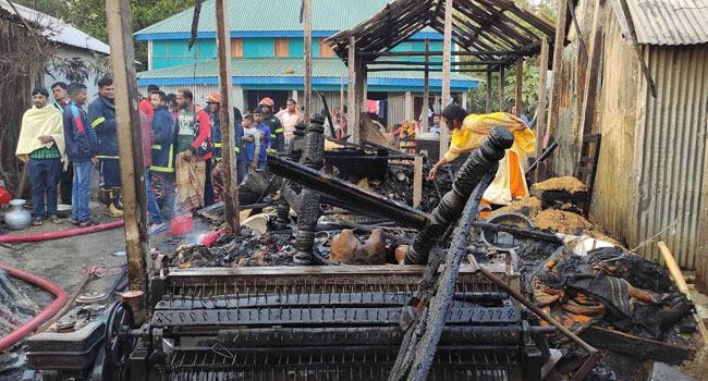 রান্নার আগুনে গবাদী পশুসহ ১১ ঘর পুড়ে ছাই