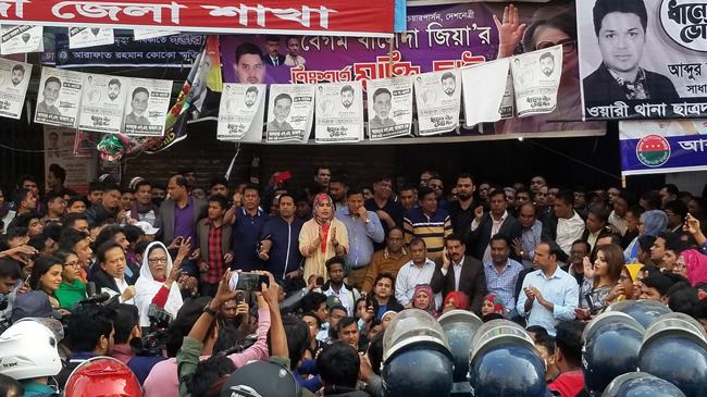 সরকার বিরোধী স্লোগানে উত্তাল নয়া পল্টন