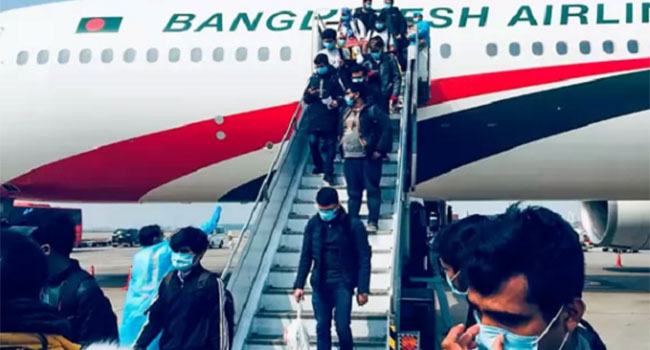 বাসায় একা থাকছেন পাইলট, মহিলা কেবিন ক্রুসহ ওই ২০ জন