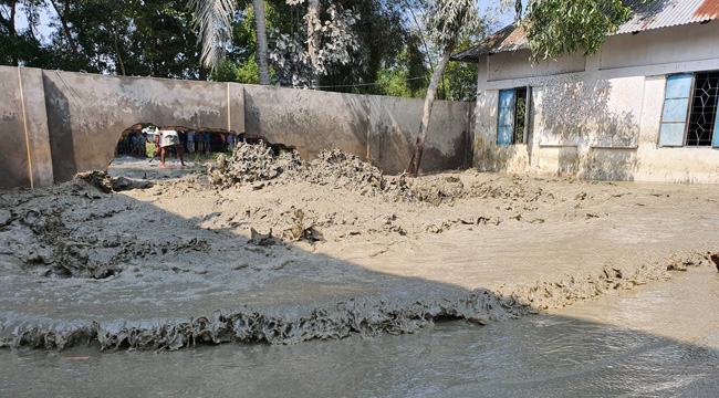 নলকূপ থেকে গ্যাস নির্গমন : সেই বিদ্যালয়ের ক্ষতি কোটি টাকার