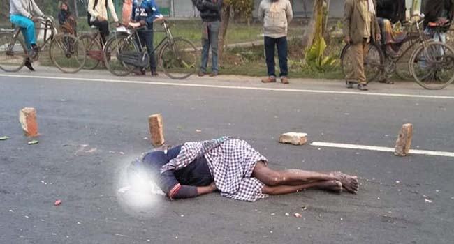 সাতক্ষীরায় বাসের ধাক্কায় পান ব্যবসায়ী নিহত