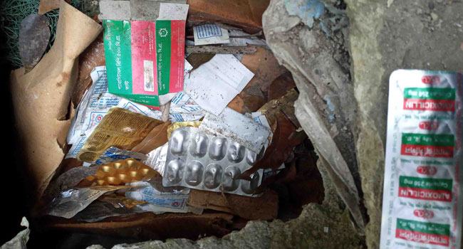 হাসপাতালের ম্যানহোলে সরকারি ওষুধ