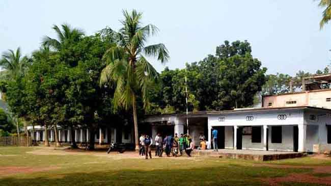 পরীক্ষা ভালো না হওয়ায় বাড়ি নিয়ে গেল উত্তরপত্র