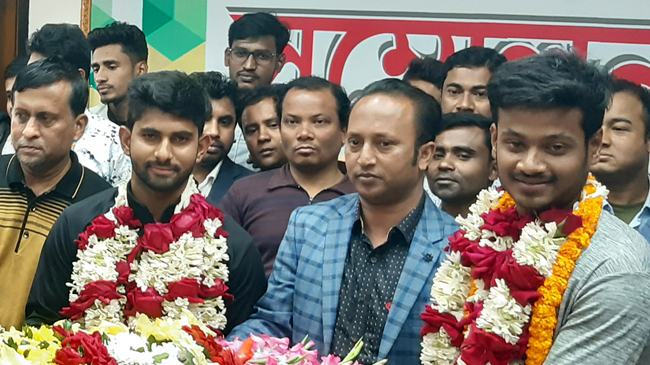 চাঁদপুরবাসীর ভালোবাসায় সিক্ত দুই টাইগার