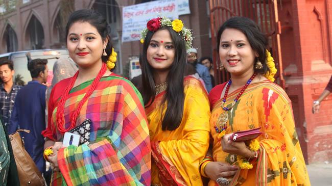 প্রকৃতিতে এসেছে ফাগুন