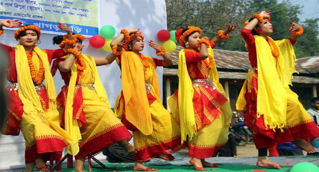 বসন্তের ছোঁয়ায় রঙিন পার্বত্য খাগড়াছড়ি