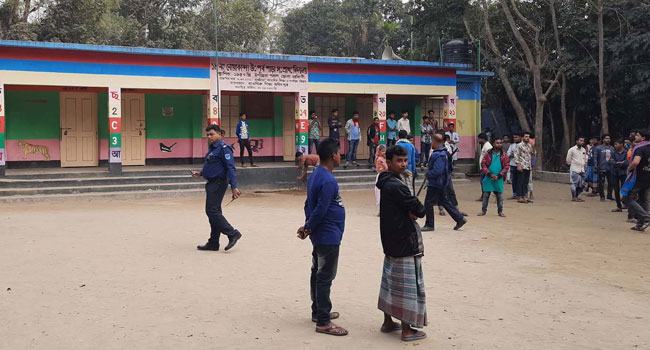 বঙ্গবন্ধু টুর্নামেন্টে প্রধান অতিথি না করায় ফাইনাল খেলা বন্ধ করলেন ইউপি চেয়ারম্যান