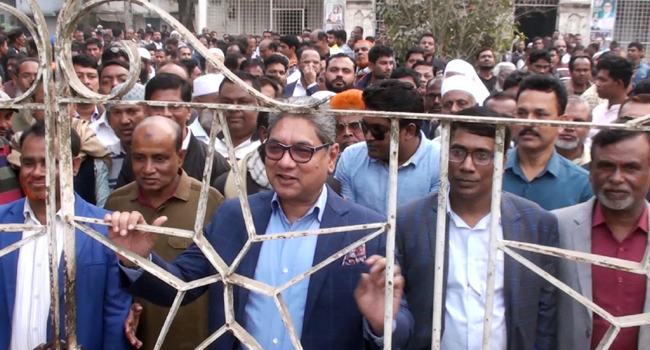 ময়মনসিংহে খালেদা জিয়ার মুক্তির দাবির কর্মসুচীতে পুলিশের বাঁধা