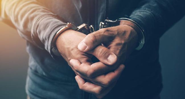 ম্যাজিস্ট্রেটের গাড়িতে হামলা, তিন নারী আটক
