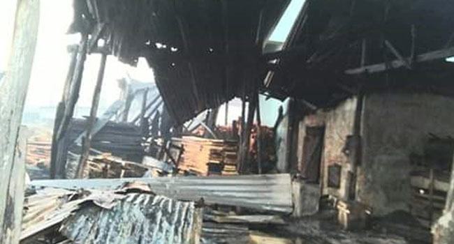 খুলনায় একই রাতে ৩ স্থানে আগুন, নিহত ১