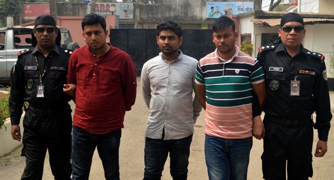 কুমিল্লায় তিন মানব পাচারকারী আটক