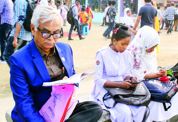 পাঠক-লেখকের সেতুবন্ধন ‘লেখক বলছি’ মঞ্চ