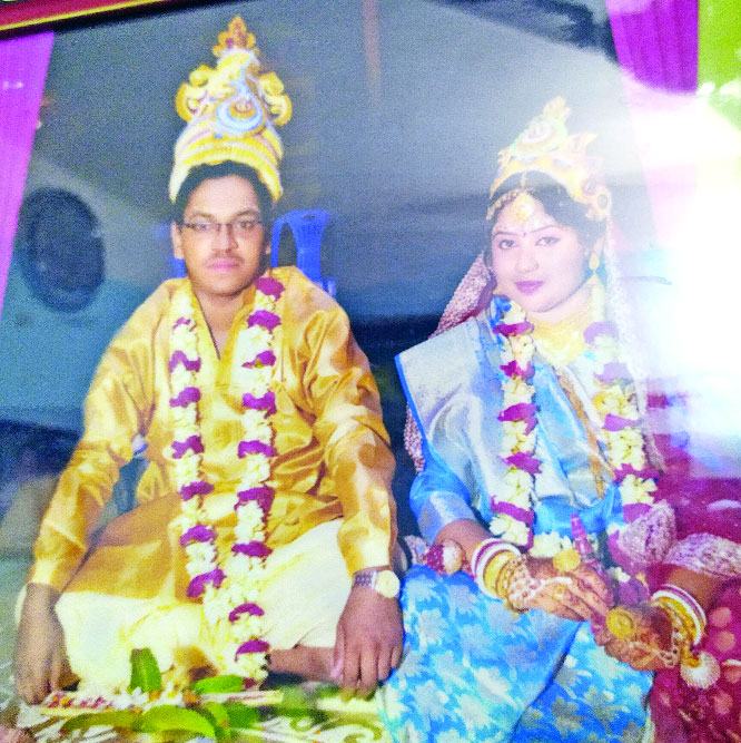 ফরিদপুরে দম্পতির লাশ  স্ত্রীকে হত্যা করে  ফাঁস নেন স্বামী