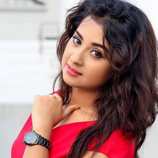 বুবলী আমেরিকায়, শাকিবের সাথে রঙমাখানো খবর ঠিক নয় : মিমি