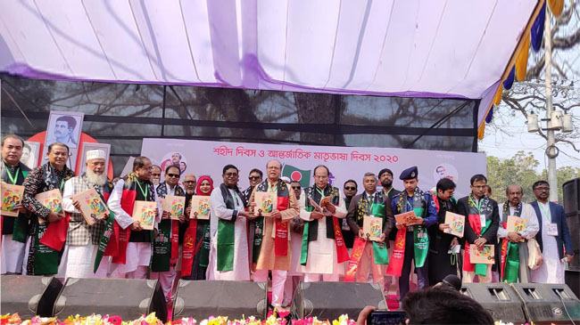 মাতৃভাষার প্রতি ভালোবাসায় মিলিত হলেন দুদেশের হাজারো মানুষ