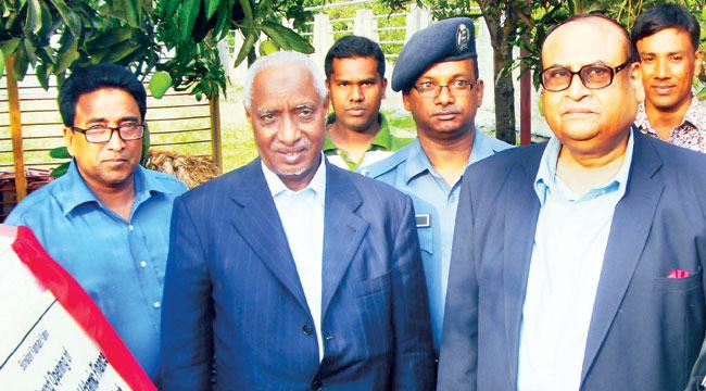 ড. হামিদ আলগাবিদ : মানুষকে ভালোবাসতে শিখেছি যার কাছে