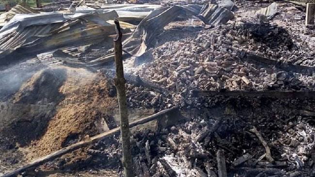 পাওনা টাকা না দেয়ায় ঘর পুড়িয়ে দিলো বড় ভাই