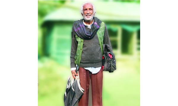 হেঁটে চিকিৎসা দেন ডাক্তার ওমর ফারুক