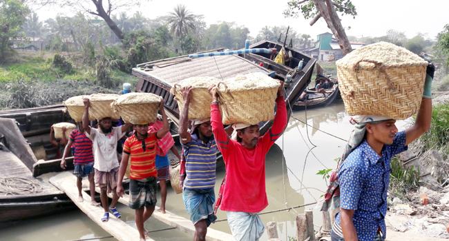 হুমকির মুখে দেশীয় লবণ শিল্প