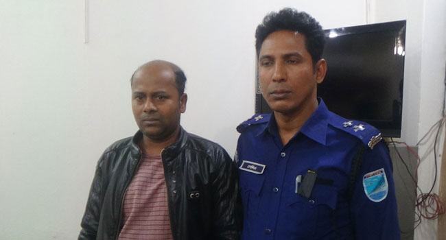অটোরিকশায় কলেজছাত্রীর সামনে নগ্ন হওয়া সেই অন্তর দাস আটক