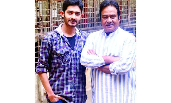 বাবার পথ ধরেই অভিনয়ে পুত্র
